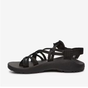 ☀️ Black Strappy Chacos ☀️